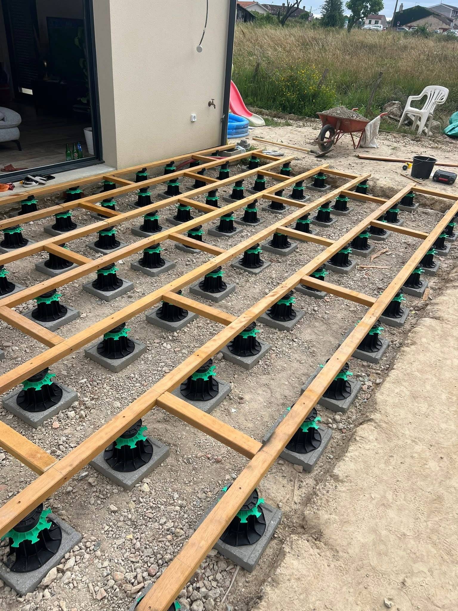 Mise en place terrasse bois
